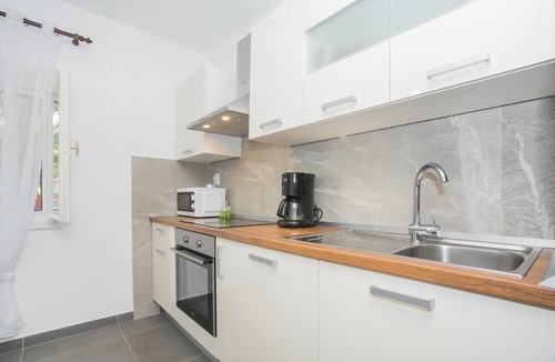 Drnis House | Experience VILLAGE LIFE - Jokini dvori with pool, fully fenced