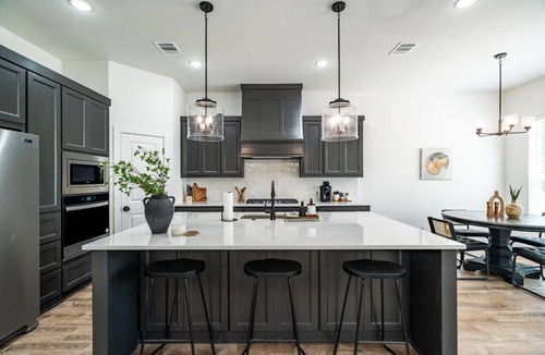 Fort Worth Apartment | Expertly Designed Home w/Fire Pit + Telescope