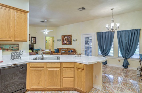 Alvin House | Explore Alvin! Charming Home Near College & Dtwn