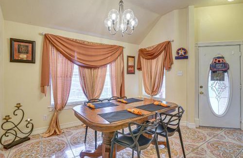 Alvin House | Explore Alvin! Charming Home Near College & Dtwn