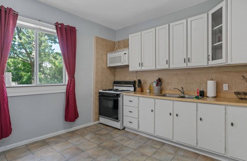 North Tonawanda Apartment | Explore Buffalo & Niagara Falls from this newly renovated apartment!
