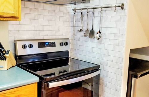 Cave Junction Apartment | Explore Caves & Coast! Family-Friendly Oregon Stay