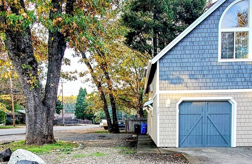 Cave Junction Apartment | Explore Caves & Coast! Family-Friendly Oregon Stay