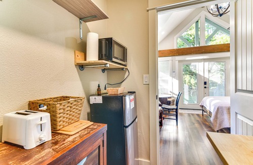 Camas Apartment | Explore Columbia Gorge: Quiet Camas Studio!
