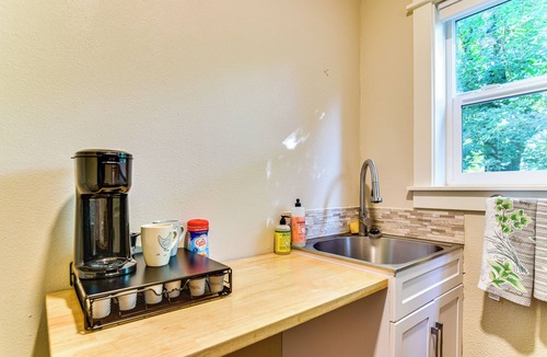 Camas Apartment | Explore Columbia Gorge: Quiet Camas Studio!