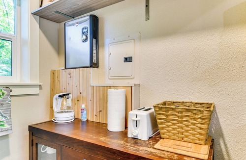 Camas Apartment | Explore Columbia Gorge: Quiet Camas Studio!