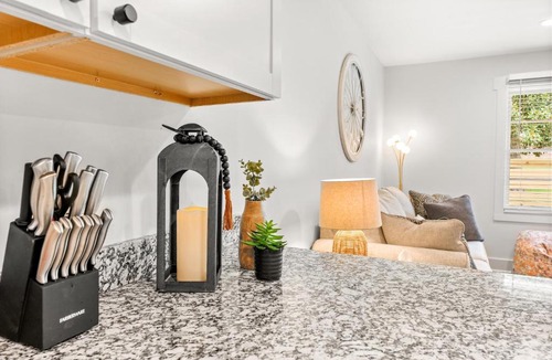 Athens House | Explore Downtown Athens In This Modern 4BR Stay