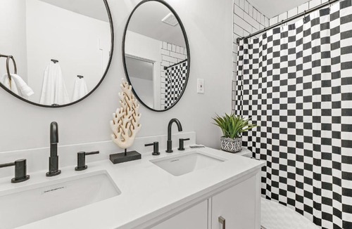 Athens House | Explore Downtown Athens In This Modern 4BR Stay