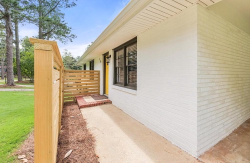 Athens House | Explore Downtown Athens In This Modern 4BR Stay