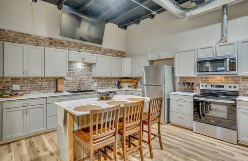 Burkburnett Apartment | Explore Dtwn Burkburnett! Industrial Apt w/Patio
