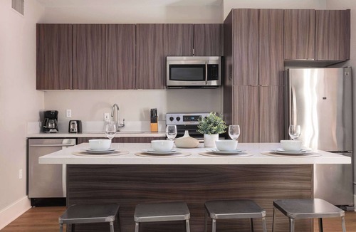 Gaslamp Quarter Bed & Breakfast | Explore Gaslamp in this Trendy 2BR | Sleeps 5!