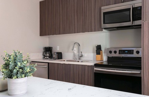 Gaslamp Quarter Bed & Breakfast | Explore Gaslamp in this Trendy 2BR | Sleeps 5!
