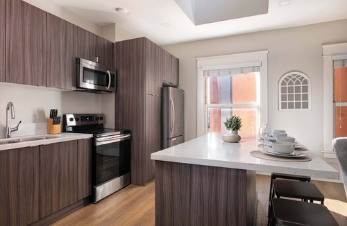 Gaslamp Quarter Bed & Breakfast | Explore Gaslamp in this Trendy 2BR | Sleeps 5!