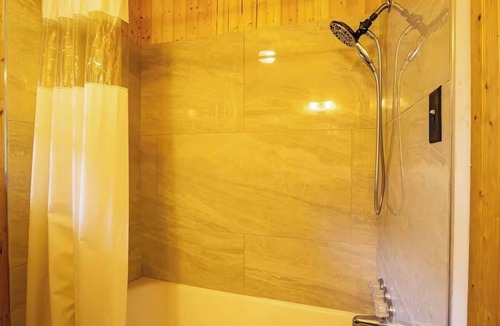 Cherokee Hotel | Explore Great Smoky Mountains from Your Private Base Room With River Access