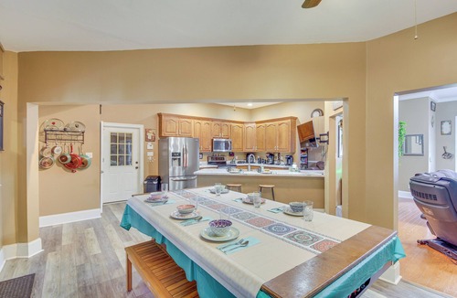 Long Beach House | Explore Gulf Coast & Beyond! Home w/Yard & Games