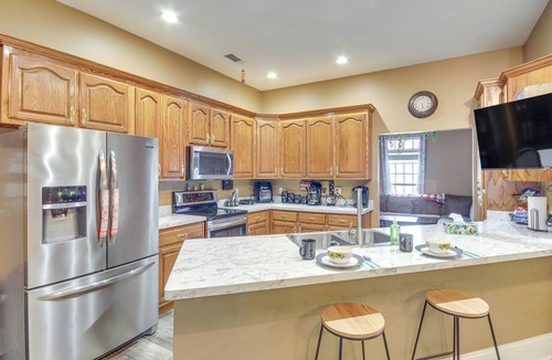 Long Beach House | Explore Gulf Coast & Beyond! Home w/Yard & Games
