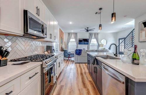 Northside Cottage | Explore Houston! Pet-friendly Home Near Downtown