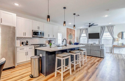 Northside Cottage | Explore Houston! Pet-friendly Home Near Downtown