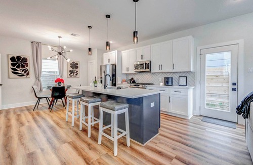 Northside Cottage | Explore Houston! Pet-friendly Home Near Downtown