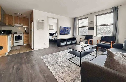 Hyde Park Apartment | Explore Hyde Park: 2BR Apartment on Blackstone Ave