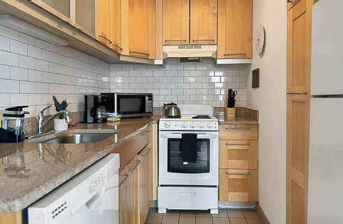 Hyde Park Apartment | Explore Hyde Park: 2BR Apartment on Blackstone Ave