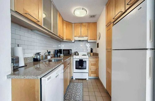 Hyde Park Apartment | Explore Hyde Park: 2BR Apartment on Blackstone Ave