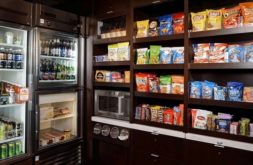 South Kansas City Hotel | Explore Kansas City! Pet-friendly, Parking, Short Drive to Arrowhead Stadium!