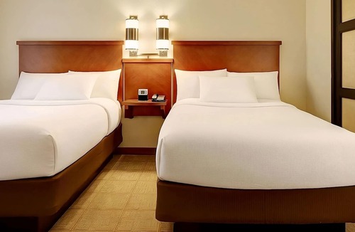 St. Johns Hotel | Explore More of Austin! Free Parking, Pets Allowed, Visit Paramount Theatre!