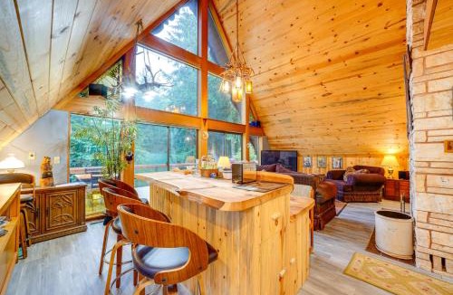 Mount St. Helens House | Explore Mt St Helens A-Frame Chalet with Deck!