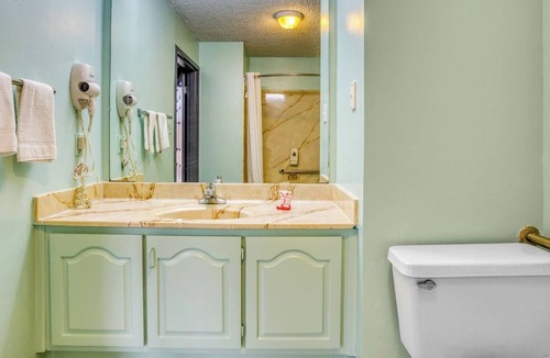 South Tulsa Hotel | Explore Quiet Tulsa Retreat Perfect for Both Business & Family Travelers