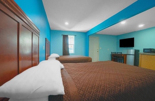 Flour Bluff Hotel | Explore Room Parking Available Near Mustang Island Beach Pet Friendly