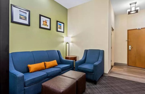 Roswell Hotel | Explore Roswell! Three Modern Units for Your Stay in Roswell w/Indoor Pool!
