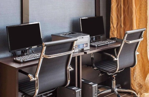 Federal Way House | Explore Seattle and Tacoma from this room !