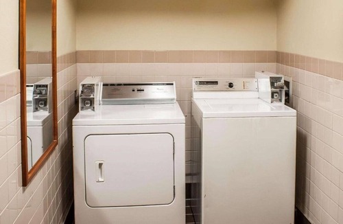 Federal Way House | Explore Seattle and Tacoma from this room !