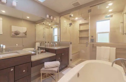 Paine Field-Lake Stickney House | Explore Seattle ~ your getaway awaits you!