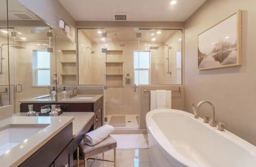 Paine Field-Lake Stickney House | Explore Seattle ~ your getaway awaits you!