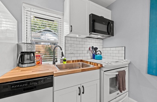 Crescent Lake House | Explore St. Pete! Bikes Included, Prime Spot