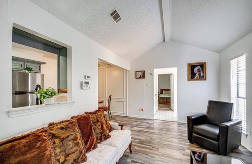 Dallas Cottage | Explore the City w/Ease! Quiet East Dallas Base