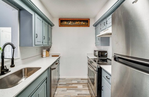 Dallas Cottage | Explore the City w/Ease! Quiet East Dallas Base