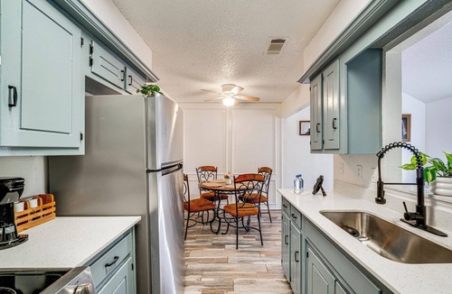 Dallas House | Explore the City w/Ease! Quiet East Dallas Base