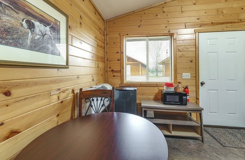 Waumandee Apartment | Explore the Mississippi River! Cabin in Cochrane