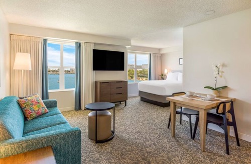Oyster Point Hotel | Explore the City! Studio Suite w/Free Breakfast, Free Shuttle, Full Kitchen!