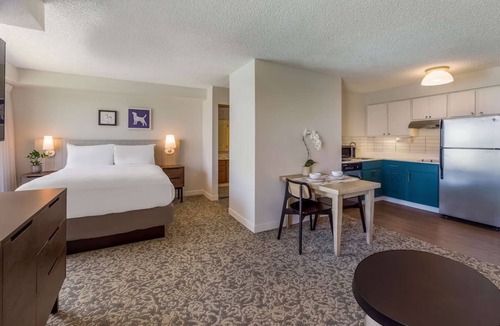 Oyster Point Hotel | Explore the City! Studio Suite w/Free Breakfast, Free Shuttle, Full Kitchen!
