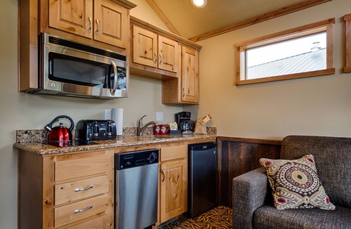 West Yellowstone Hotel | Explorer Cabins At Yellowstone