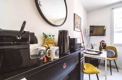 Mont d'Arene Apartment | Explorereims - Studio Intergalactique Chic Proche Gare et Centre