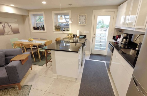 Stanton Park Apartment | Explorers Paradise Walk to Capitol!