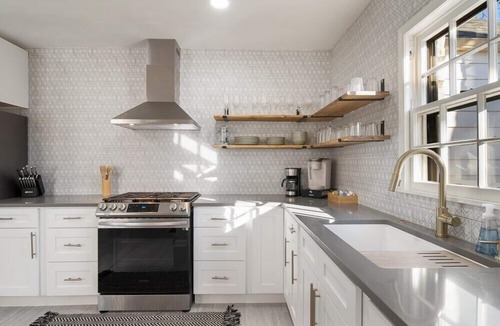 Tulsa House | EXPO's Cheerful 4-Bed w/Firepit Cherry St, UticaSq