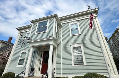 Historic Hill Apartment | Exposed Brick 1 Bed/1 Bath/Pullout Sofa/Dog Friendly Large Suite (Sleeps 4) Downtown Newport