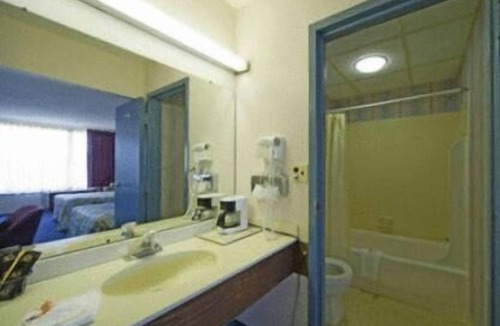 Sandston Hotel | Express Airport Inn