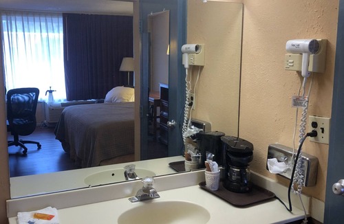 Sandston Hotel | Express Airport Inn